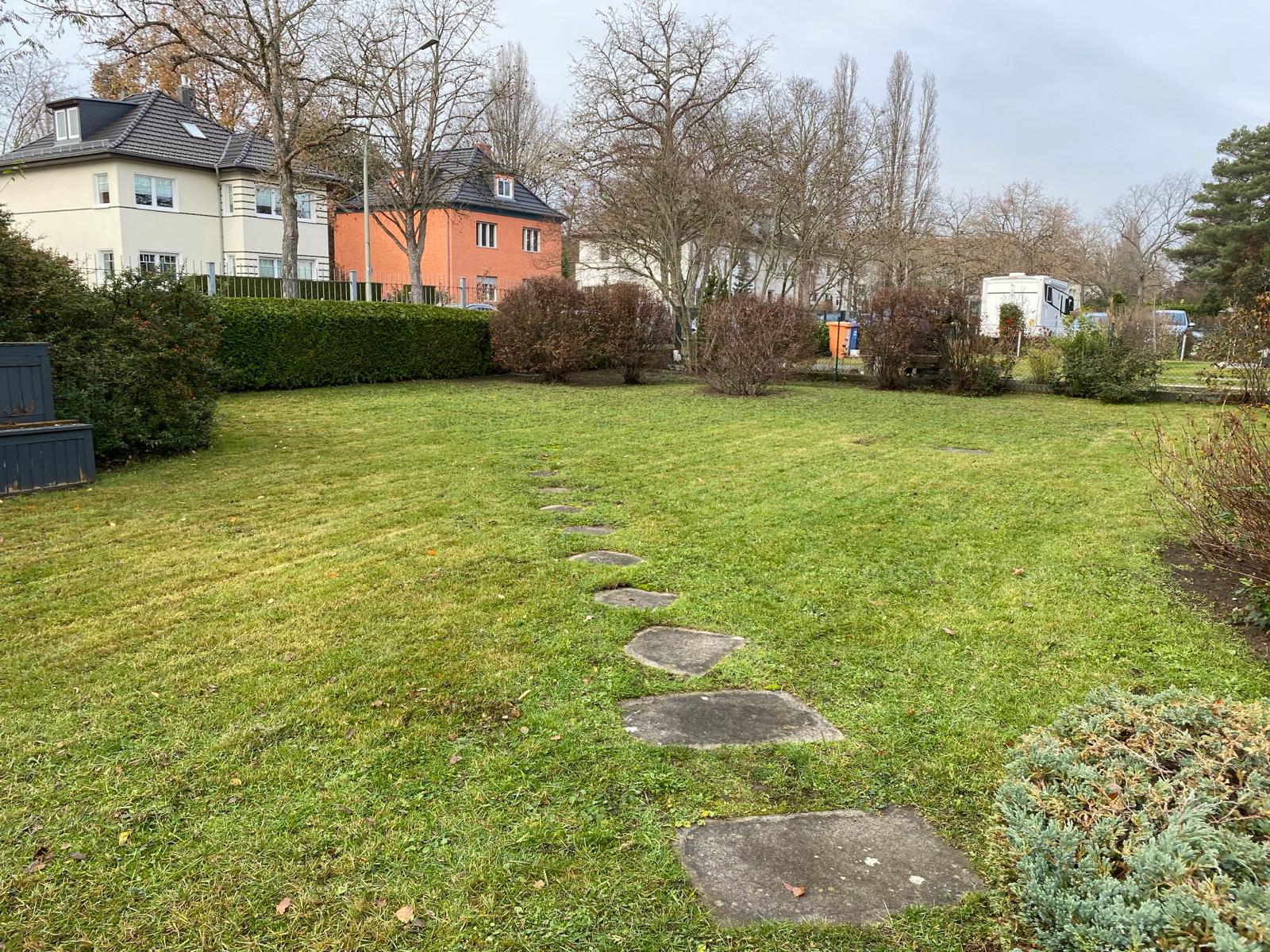 Hofanlage während der Herbstpflege